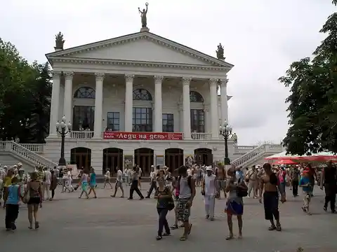 В Донецке прошла премьера театральной постановки