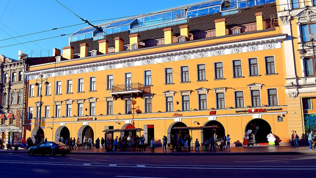 Одна сделка за девять месяцев. В Петербурге почти перестали покупать торговые объекты