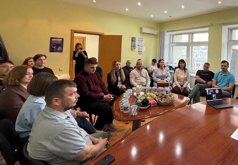Встретился с кандидатами, партийцами, членами избирательного штаба и агитаторами