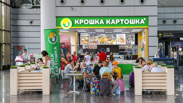 Было больше 250 кафе — осталось 247. «Крошка Картошка» меняет директора, а общепит в России сжимается