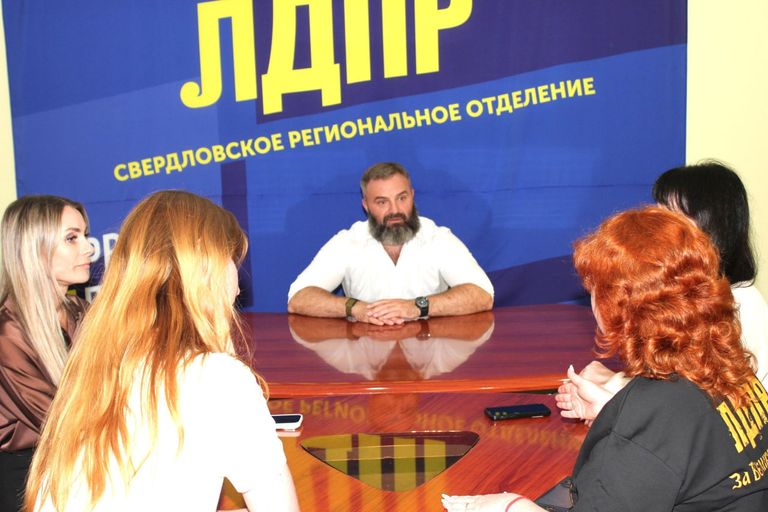 Накануне 1 сентября говорил с екатеринбурженками не о цветах и линейках