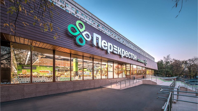 500 чашек кофе в день — в супермаркете. «Перекрёсток» открыл магазин, куда приходят не только за продуктами